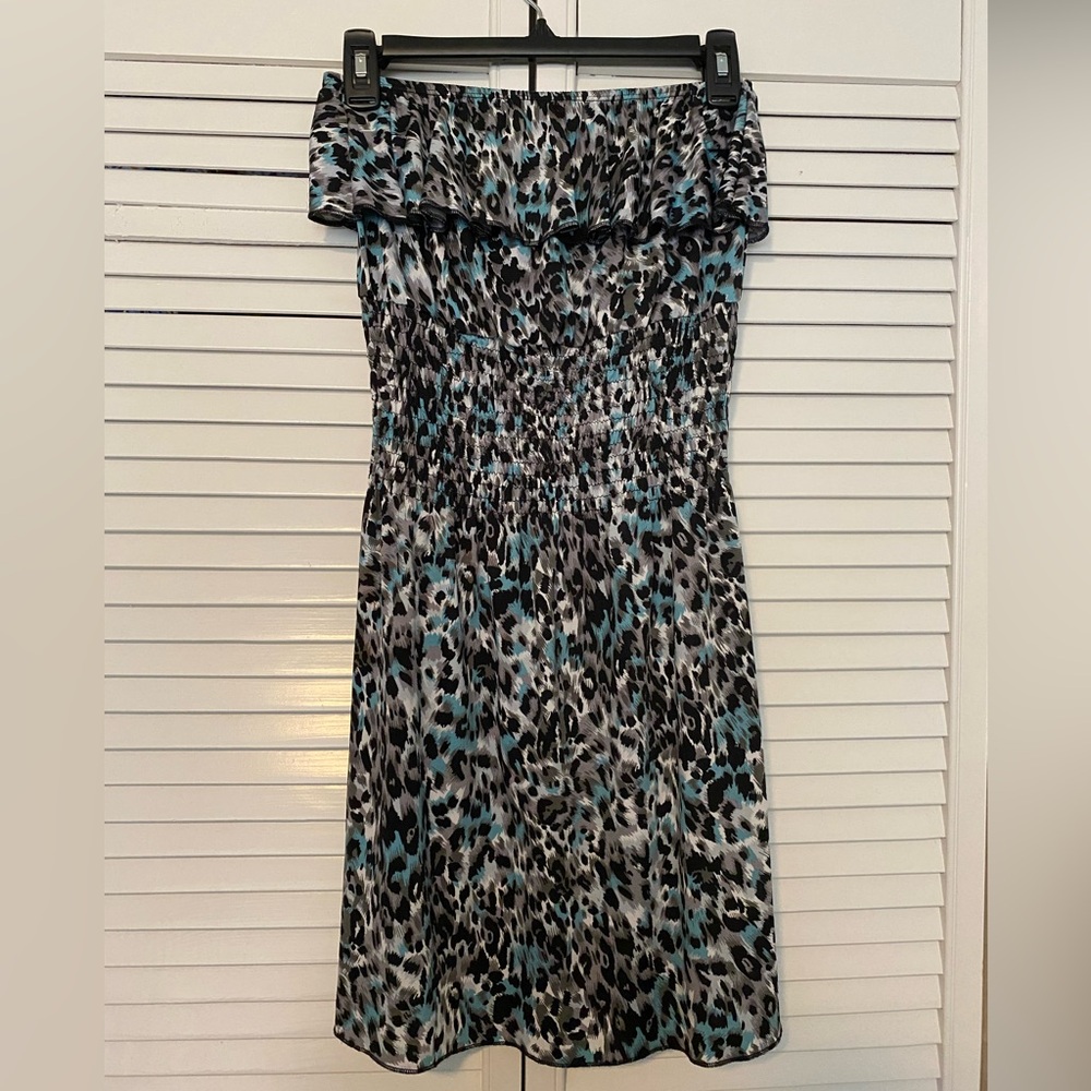 Chic Leopard Print strapless dress with ruffle front and elastic waist